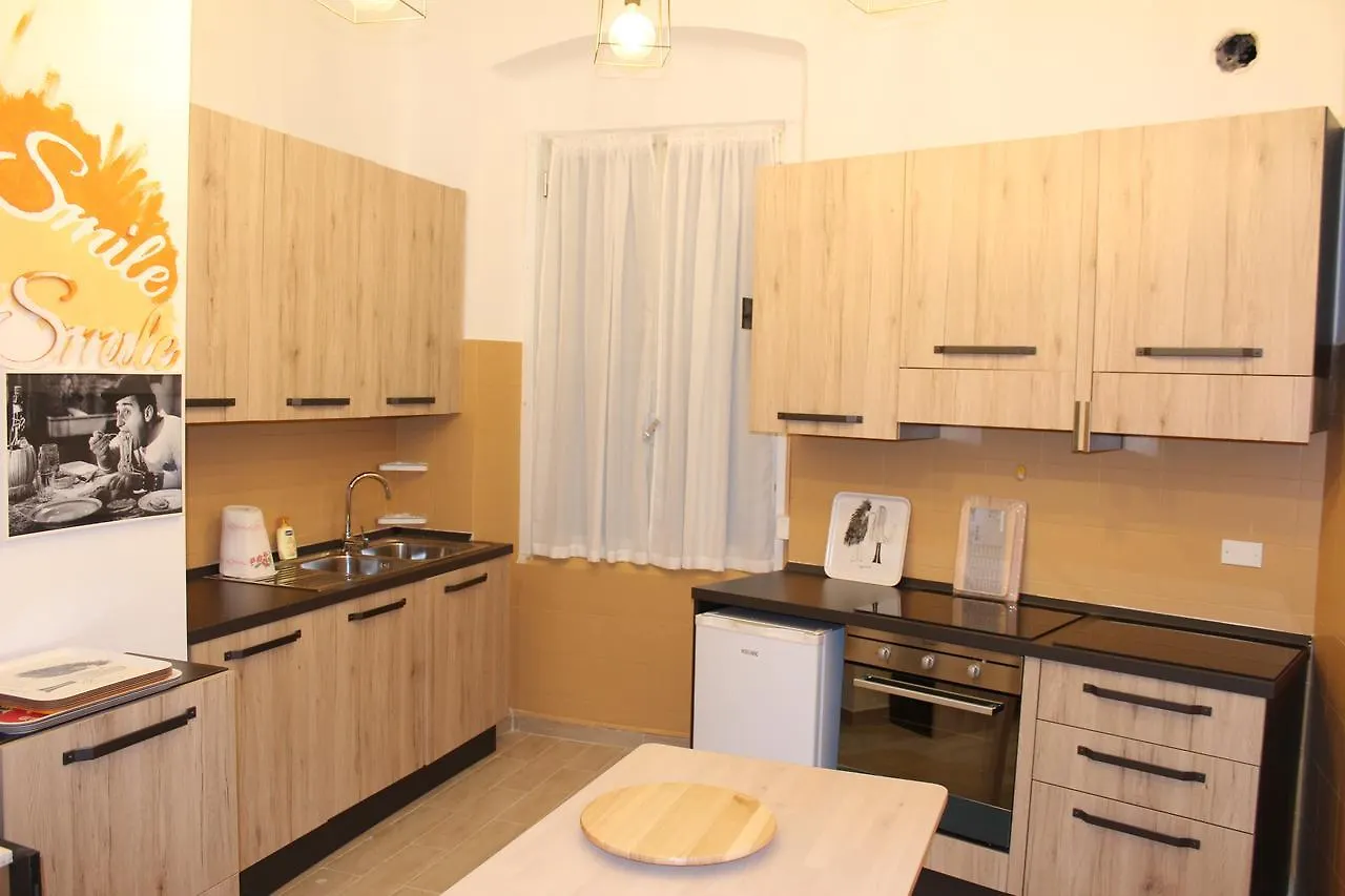 Home Genoa Hostel
