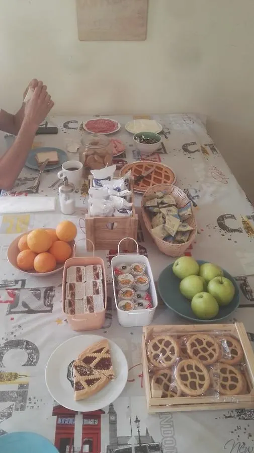 Home Genoa Hostel